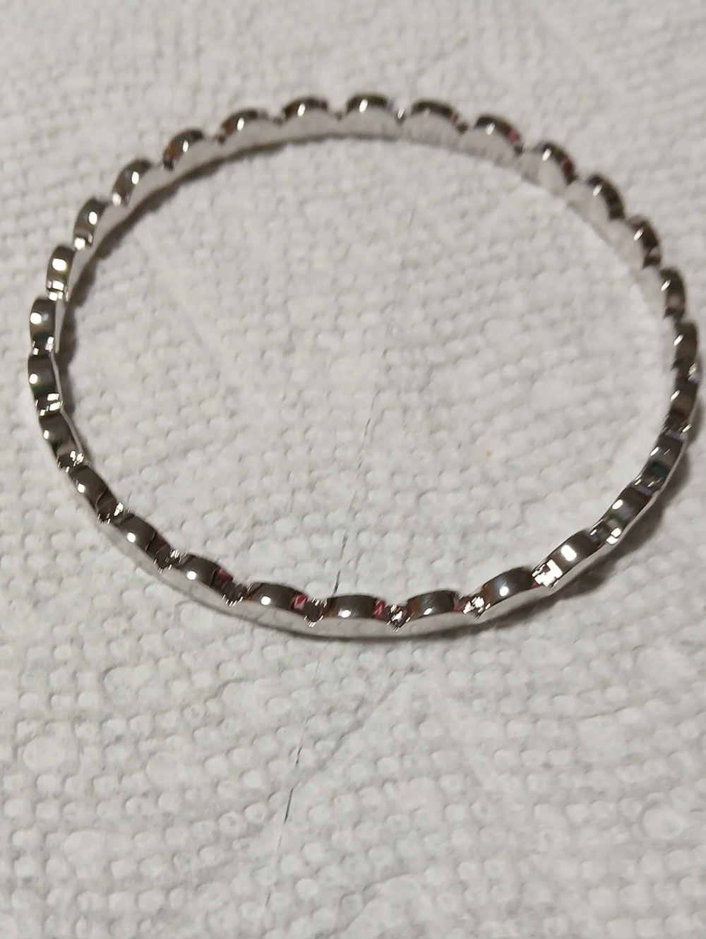 Kate Spade New York. Silver Scalloped Women's Bangle Bracelet